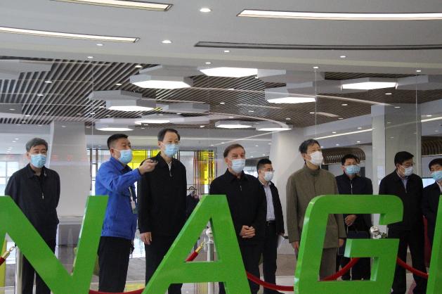 全国人大常委会副委员长艾力更・依明巴海到必一运动
通州项目开展科普法执法检查