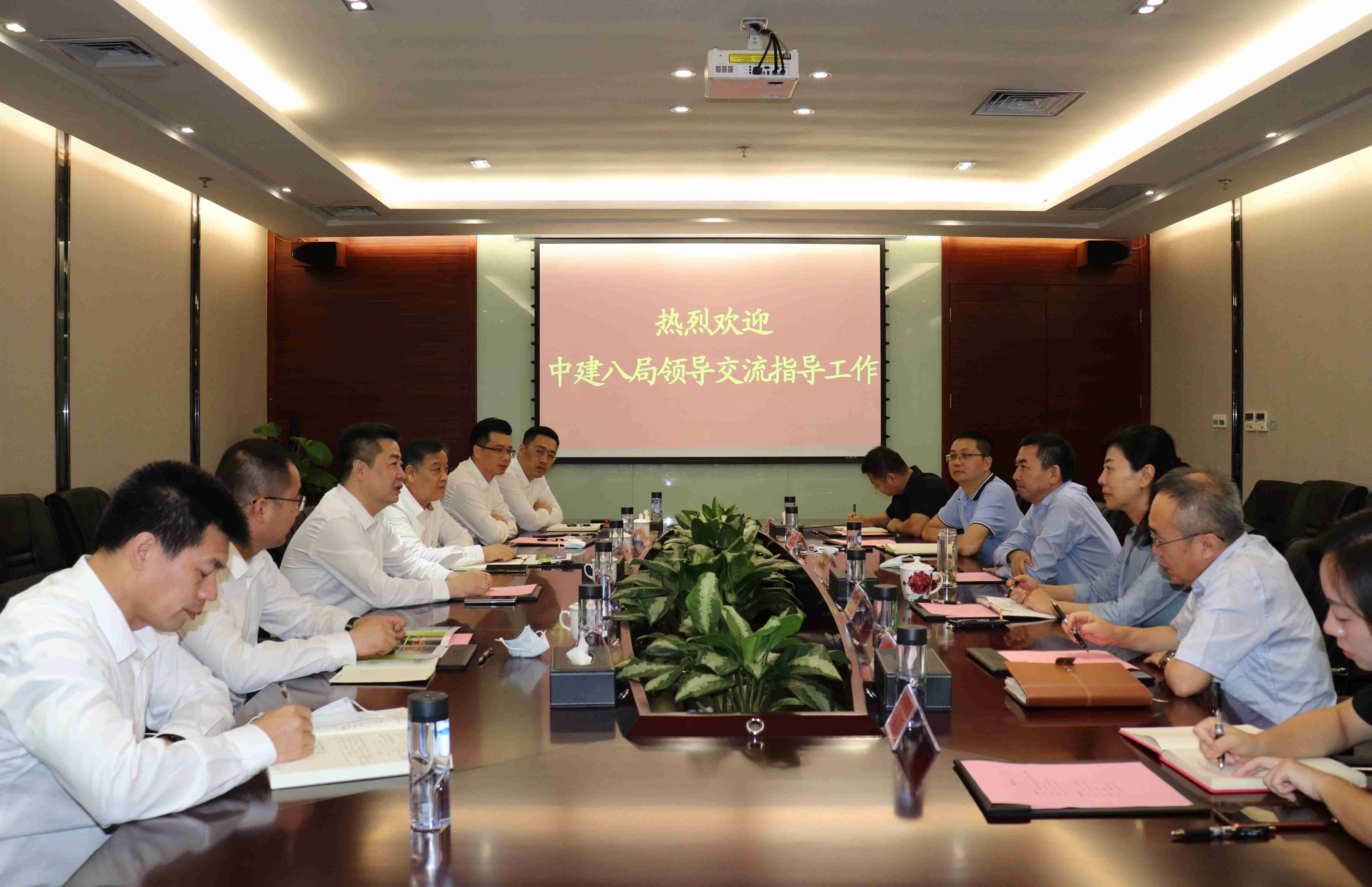 中国建筑第八工程局领导到访必一运动
